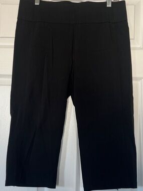 Frank Lyman Design Black Cropped Ponte Capri Pants